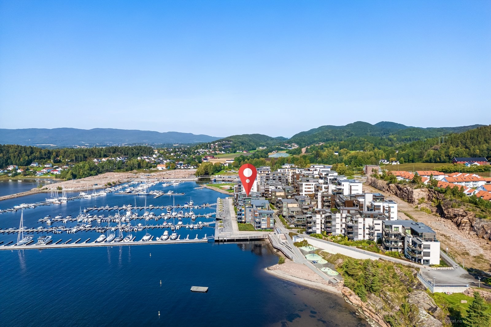 Brygga er stedet for det gode liv. Bilfrie områder mellom bygningene og flere lekeplasser gjør også dette til et hyggelig sted for både voksne og for barn. Galleribilde