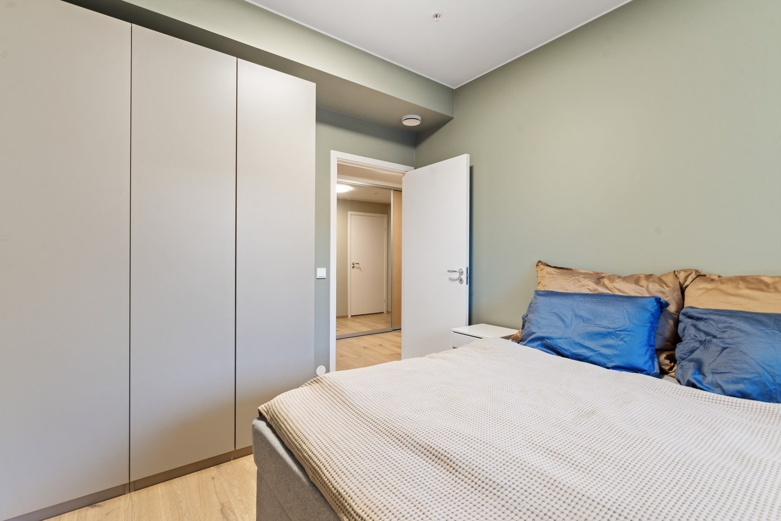 Hovedsoverom med garderobe Galleribilde