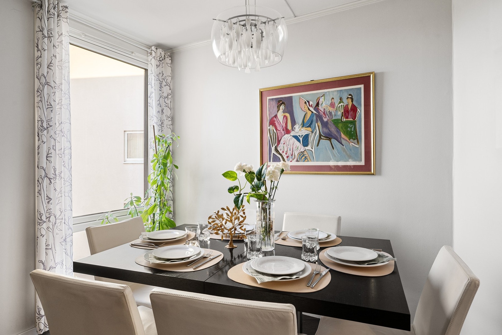 På kjøkkenet ligger det godt til rette å plassere et spisebord Galleribilde