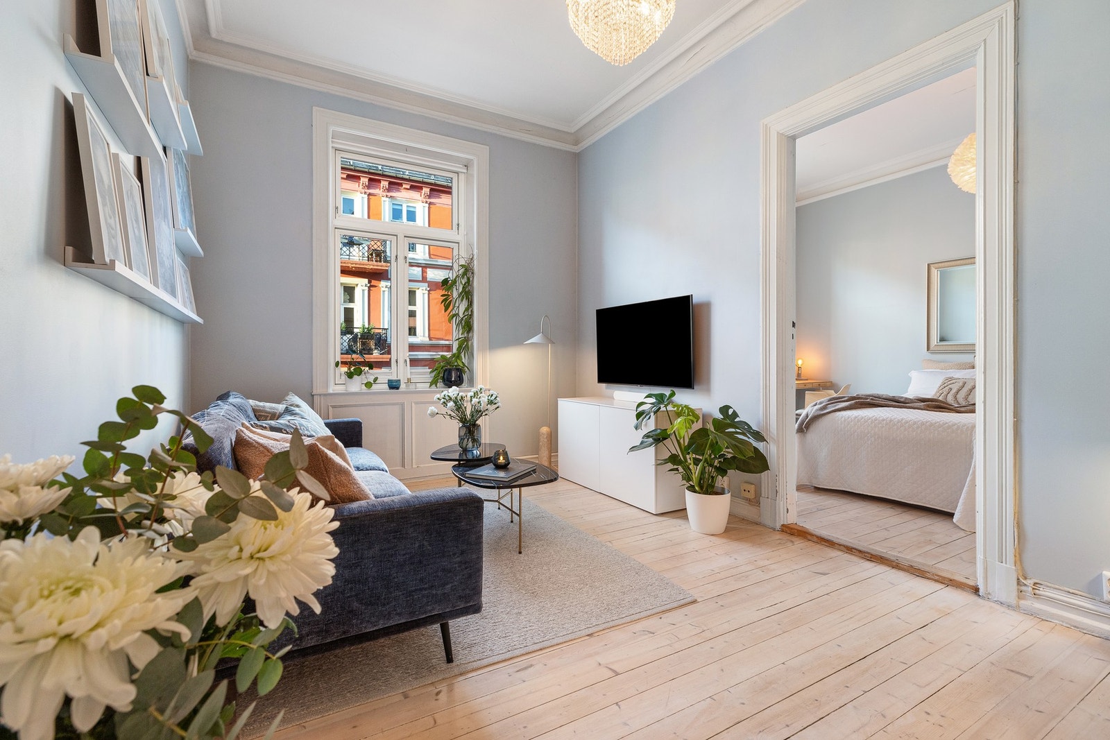 Her har du god plass til sofagruppe og mediemøblement. Galleribilde