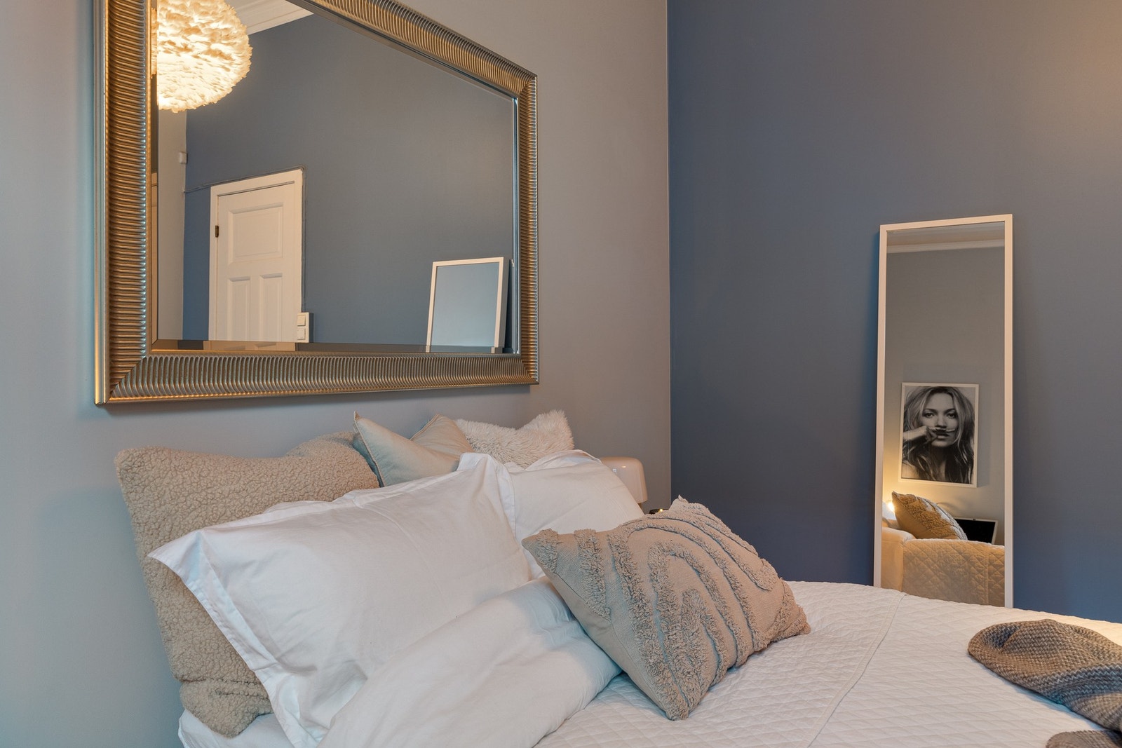 På soverommet er det også god plass til garderobeskap og kommoder. Galleribilde