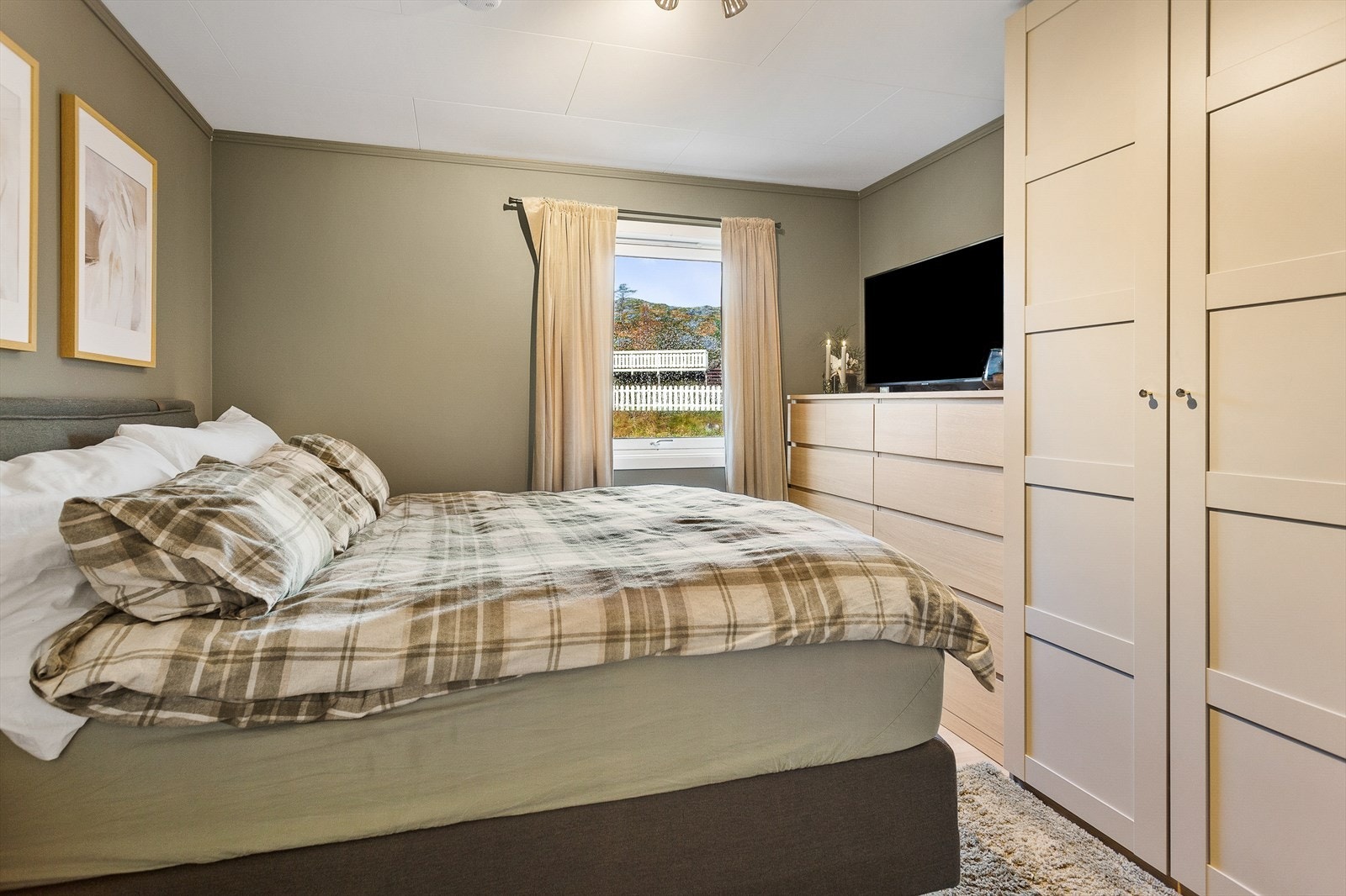 Soverom med PAX garderobe Galleribilde