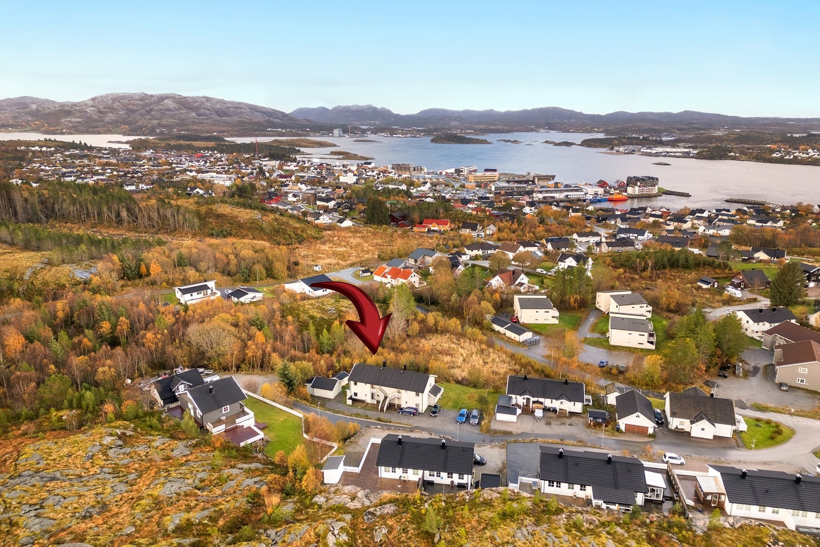 Aktiv eiendomsmegling ved Anniken E Waagø har gleden av å presentere Bureisarvegen 40. Foto Jimmy Seo Galleribilde