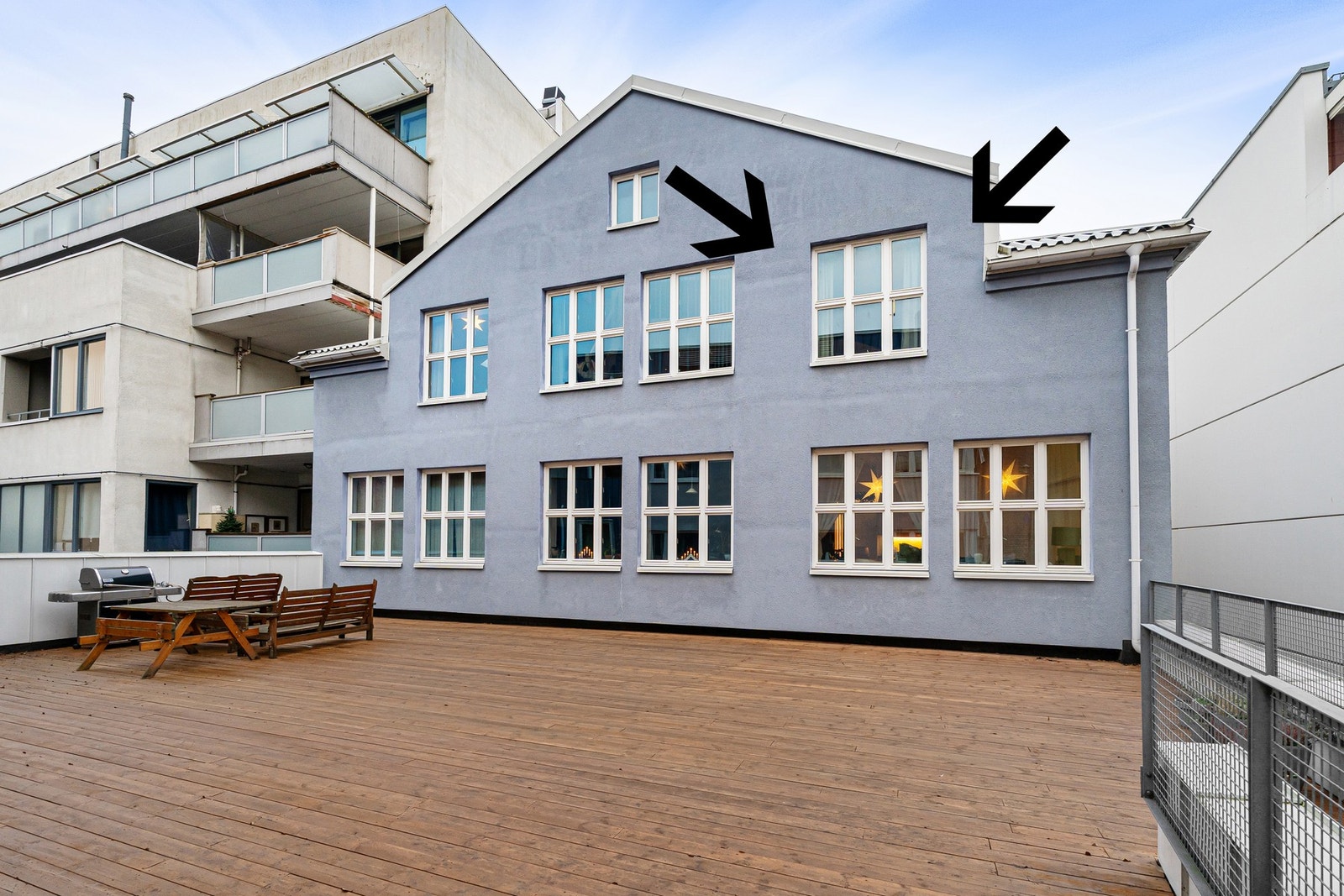 Borettslaget har en felles bakgårdsterrasse med flotte solforhold fra morgen til kveld på sommerstid. Galleribilde