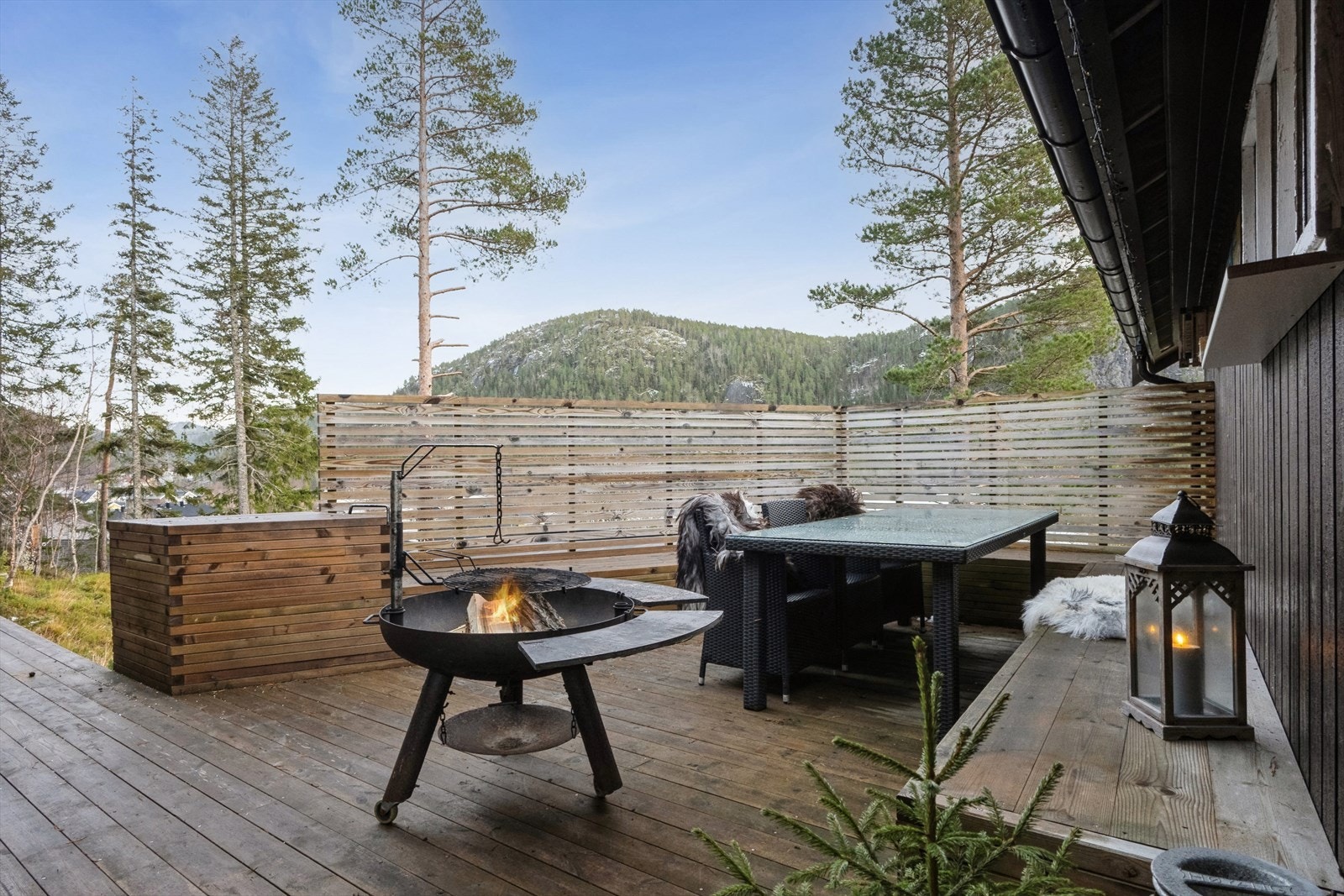 Terrasse med morgensol. Galleribilde