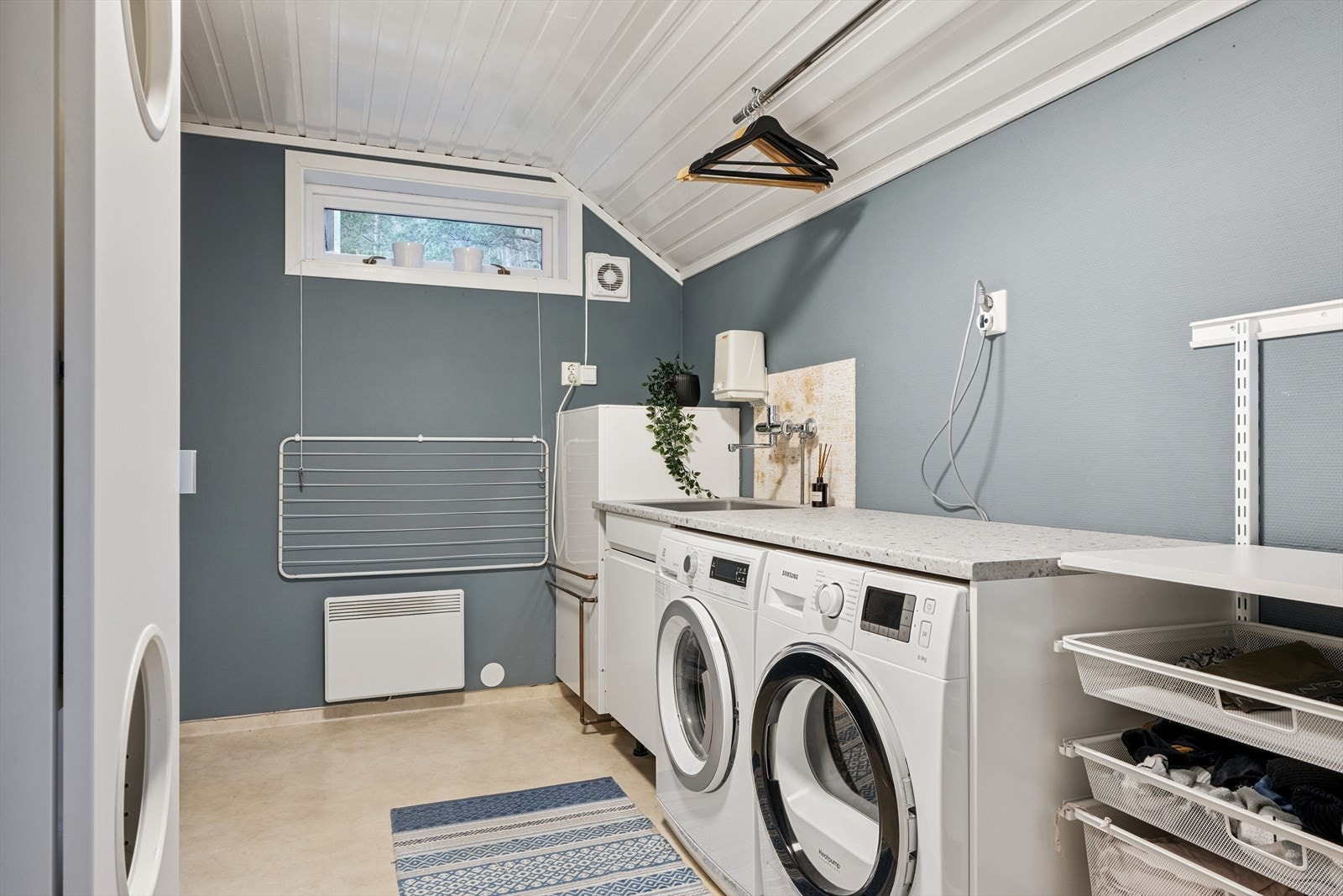 Vaskerom på ca. 10 kvm med 2 stk. boder. Galleribilde