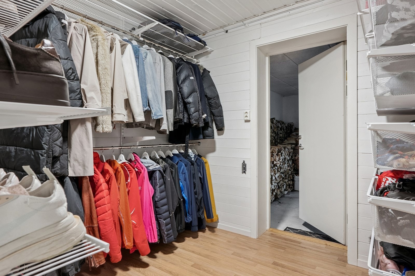 Bod med egen utgang til garasje. Galleribilde