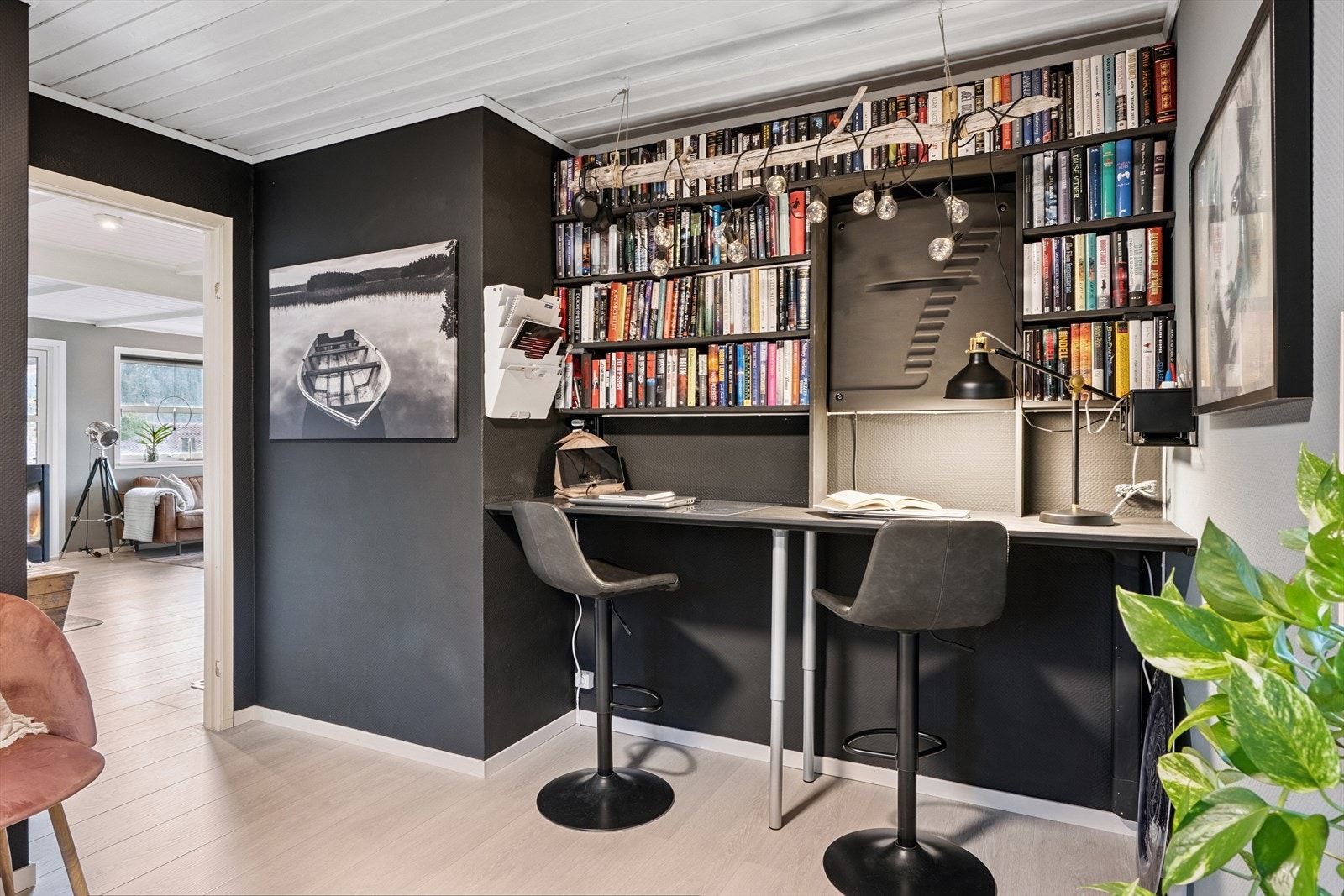 Soverom benyttet som kontor Galleribilde