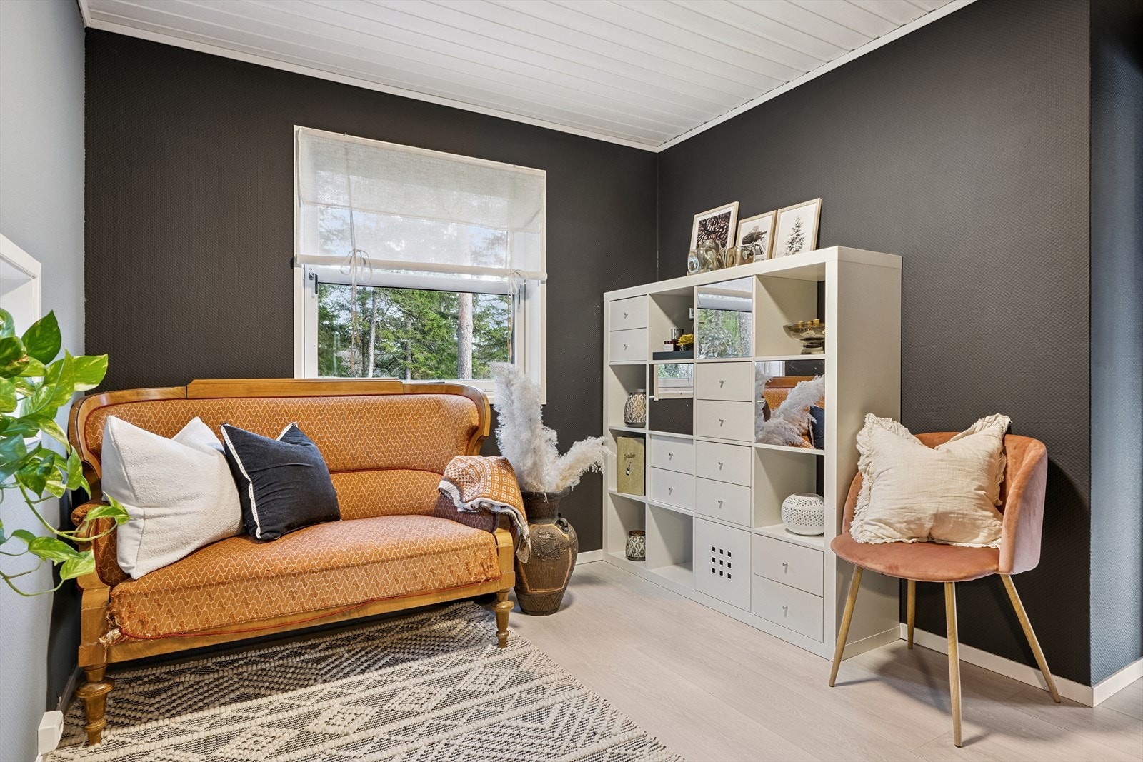 Soverom benyttet som kontor Galleribilde