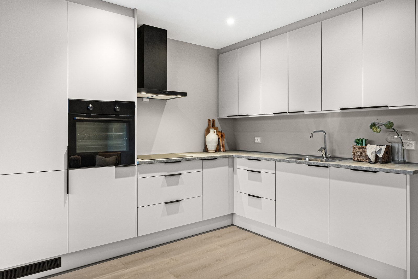 Stilrent kjøkken med tidløs design og gjennomført kvalitet Galleribilde