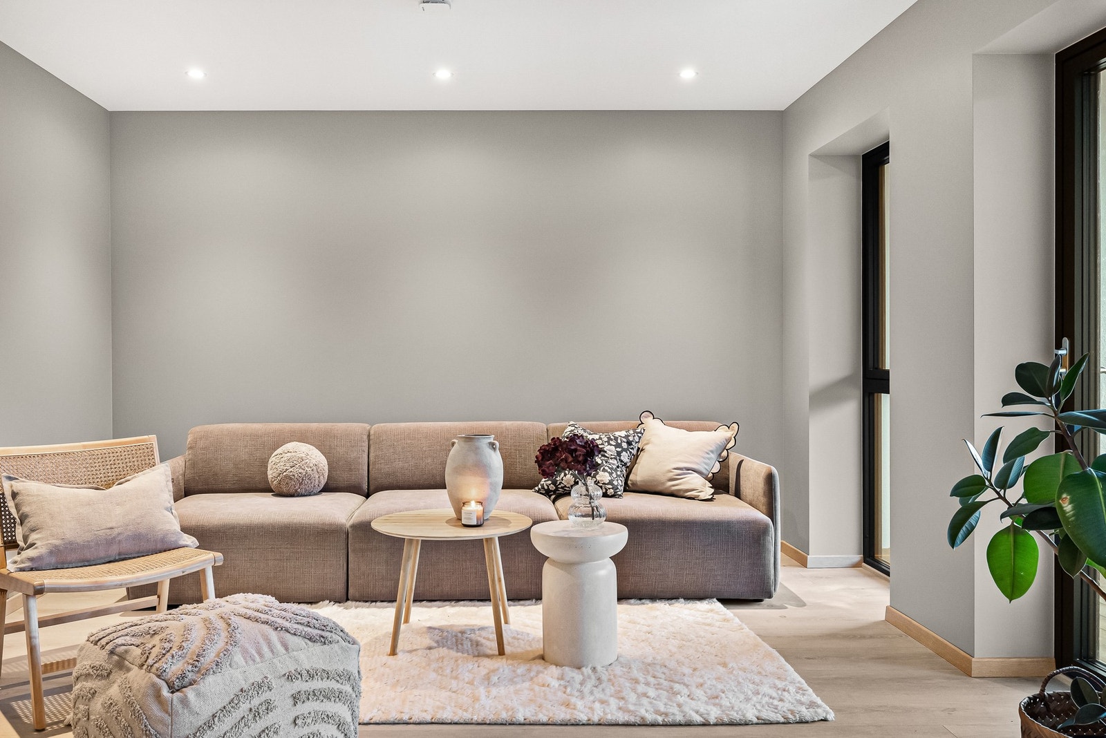 Gjennomførte materialvalg og elegante spotter som setter stemningen Galleribilde