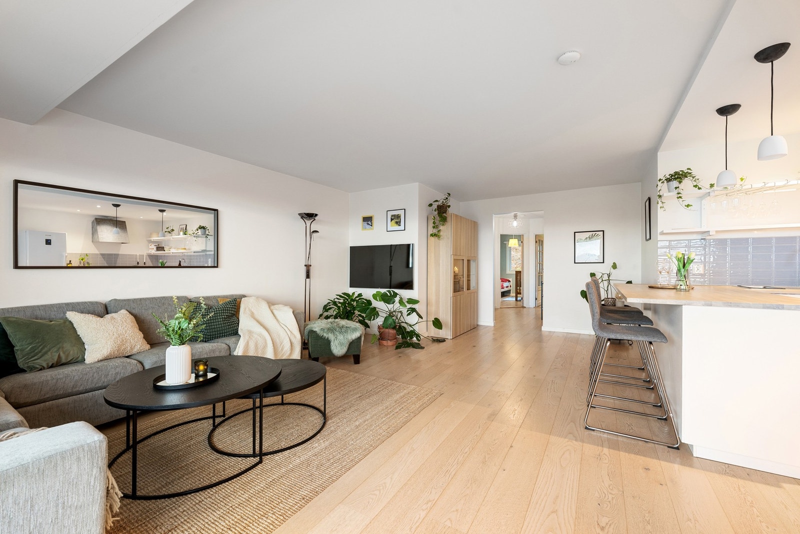 Flott og romslig stue med god plass til innredning. Galleribilde