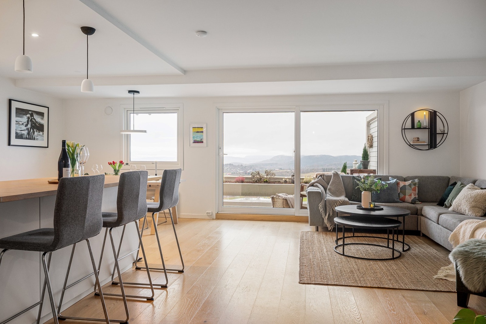 Velkommen til Olaf Bulls vei 11A, presentert av Henrik Munkvold v/EIE Røa, Skøyen og Ullern! Foto: Rekyl Foto (Arne N. Schram) Galleribilde