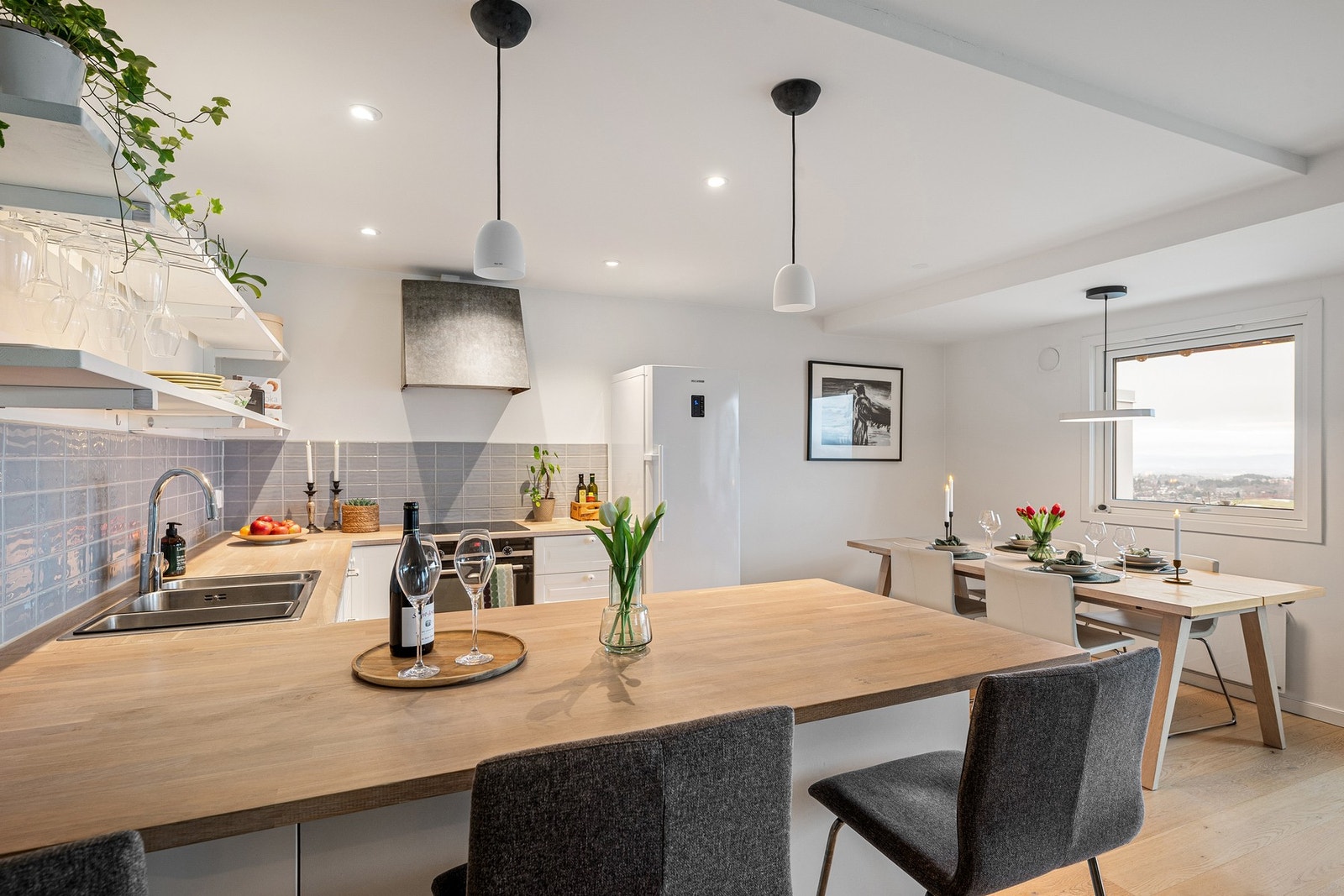 Borettslaget er veldrevet og har en solid vedlikeholdshistorikk. Varmtvann, internett og TV er blant annet inkludert i felleskostnadene. Galleribilde