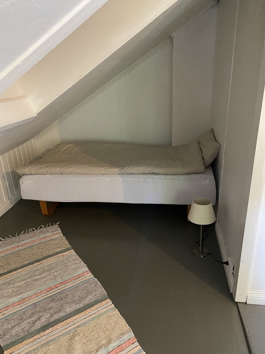 Med 2 senger Galleribilde