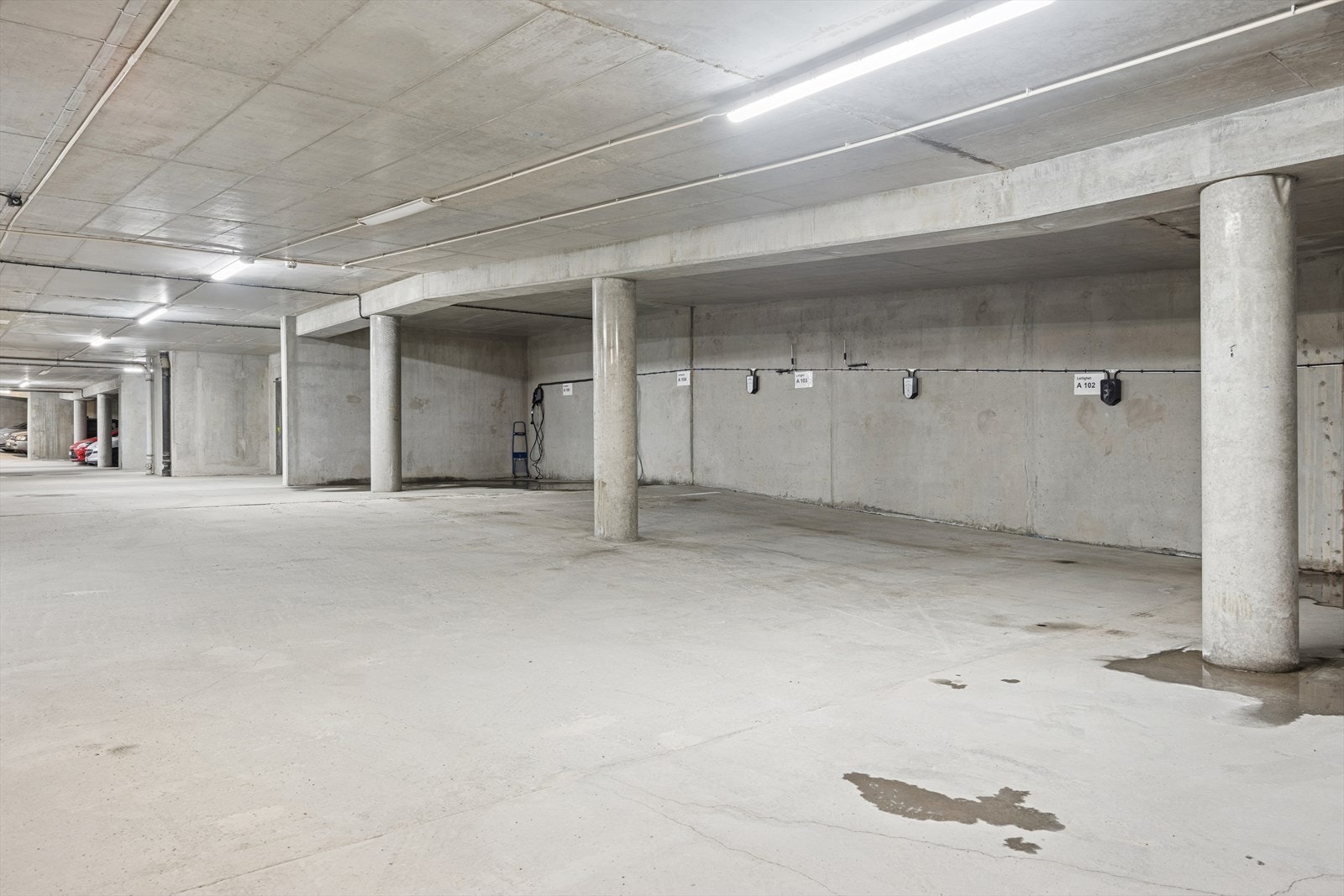 Du disponerer også TO parkeringsplasser i kjelleren med mulighet for el-bil lading. Galleribilde