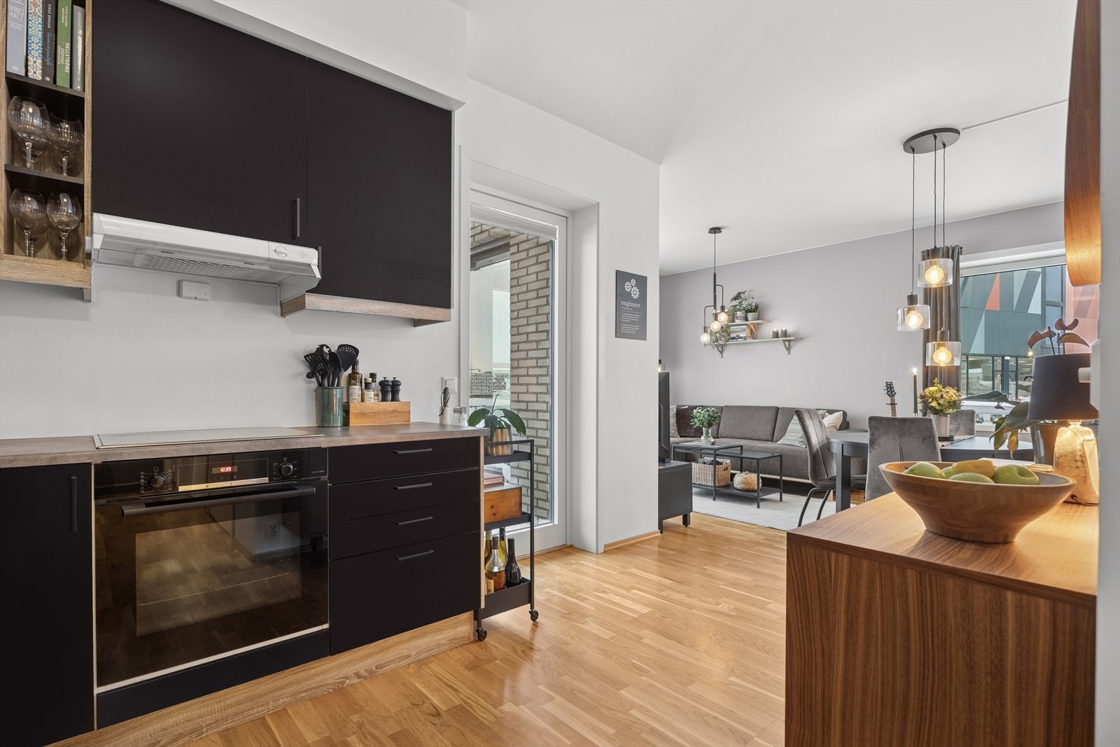 Leiligheten har en god planløsning med store rom og naturlig inndeling av ulike soner. Galleribilde