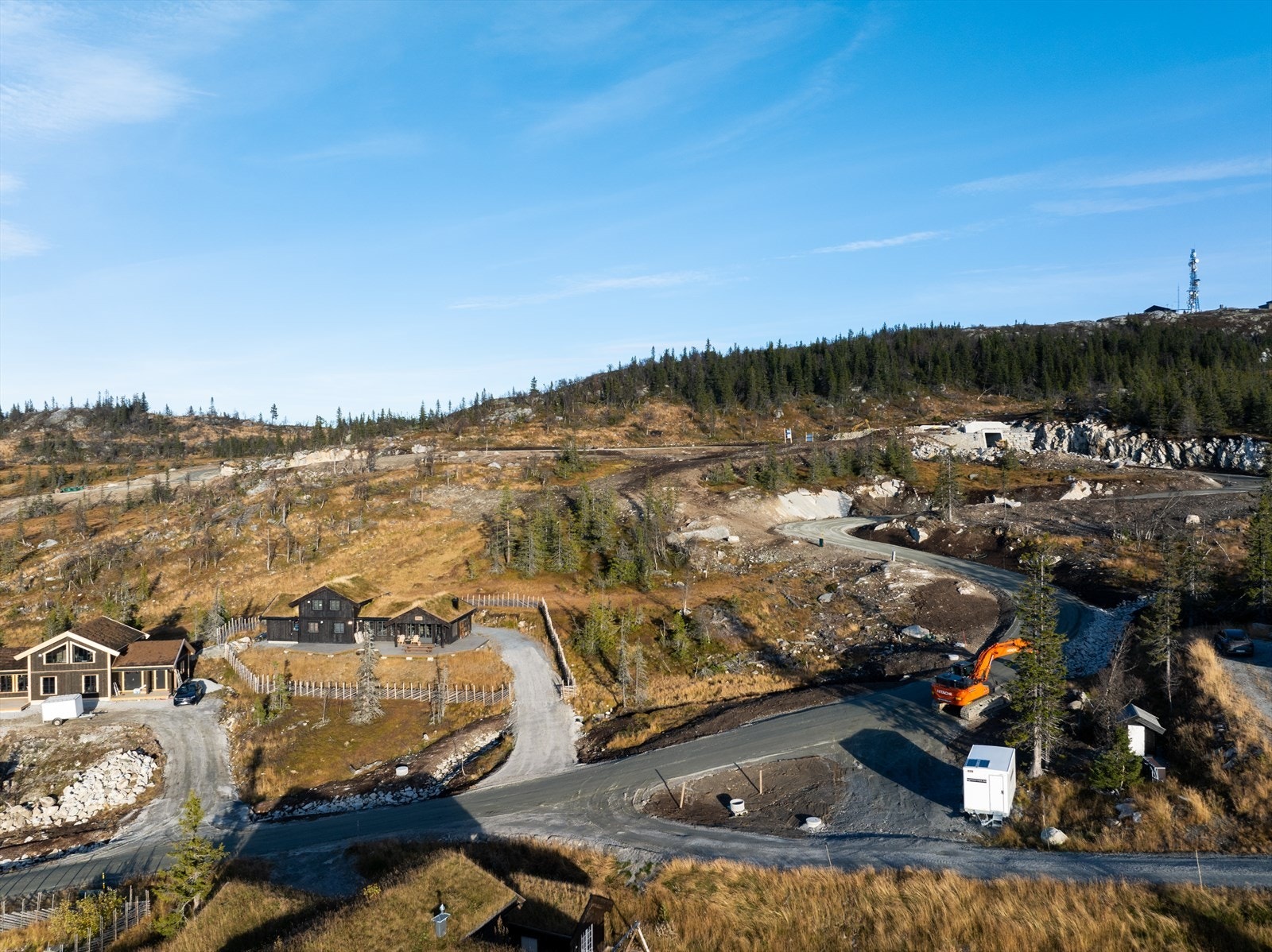 Med vestvendt beliggenhet kan man få ettermiddags- og kveldssola rett inn på terrassen. Galleribilde
