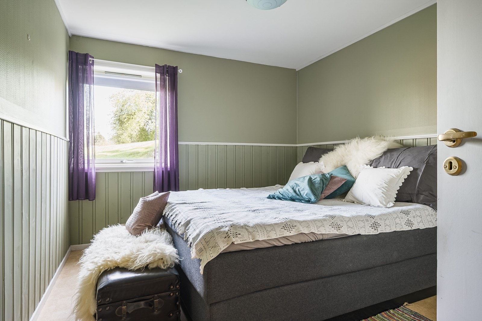 Soverommet har moderne farger og god størrelse. Galleribilde