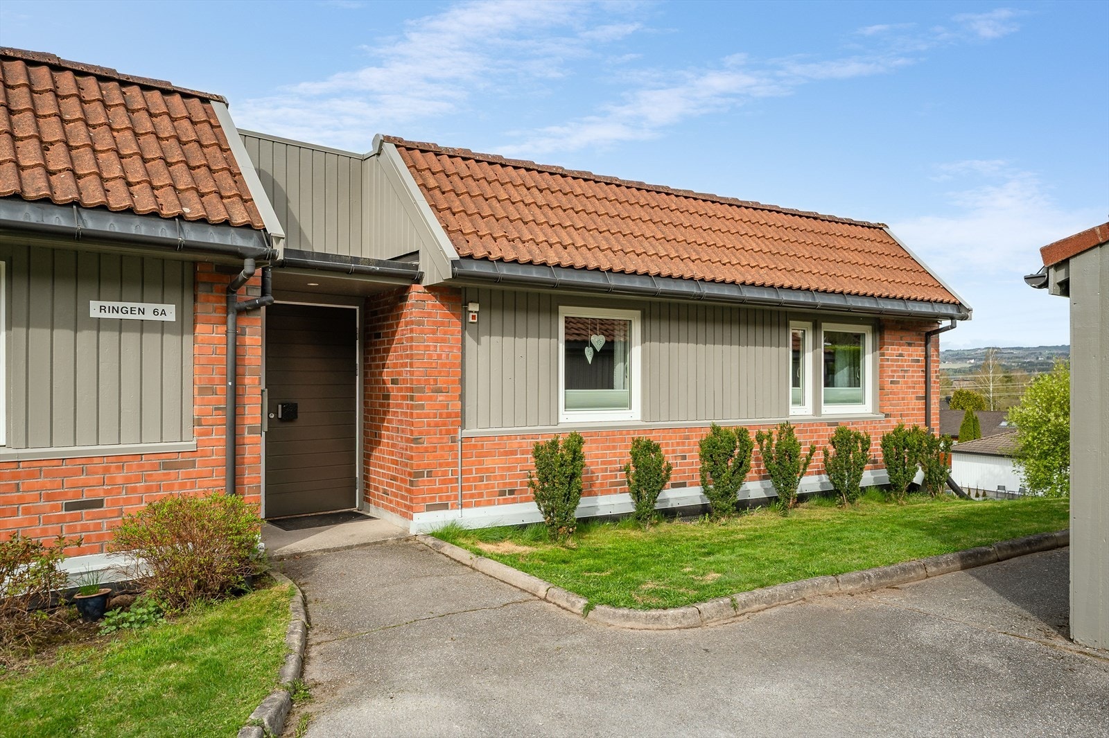 Inngangsparti. Galleribilde