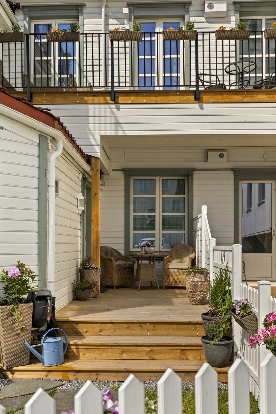 Eget inngangsparti med et mindre men praktisk overbygg Galleribilde