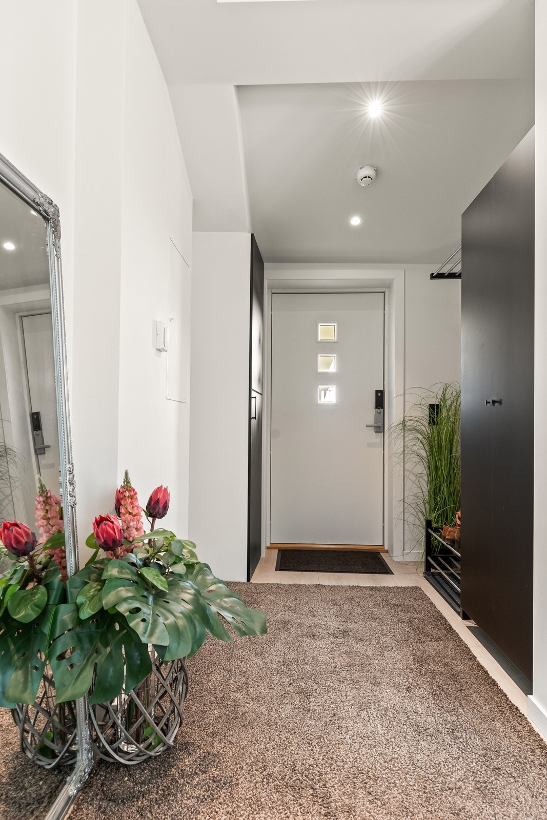 Det er innfelte downlights i himlingen som gir gode lysforhold Galleribilde