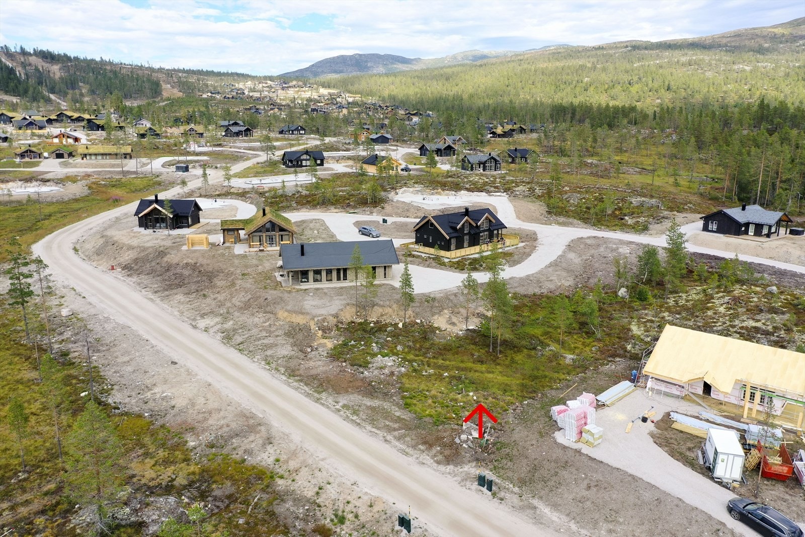 Det er kort gangavstand til alpinanlegget og langrennsløyper, sykkelpark, Pump track m.m Galleribilde