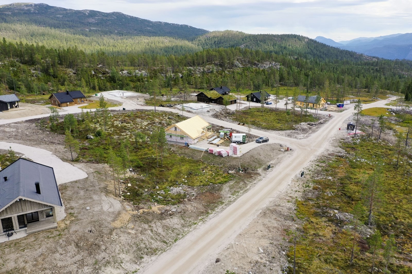 Området rundt er i ferd med å bli etablert med hytter Galleribilde