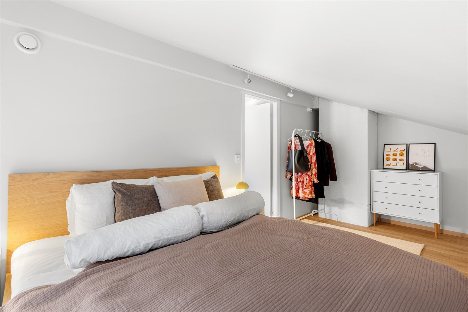 Soverommet er oppmålt til 7 m², men har et gulvareal på ca. 14 m². Galleribilde