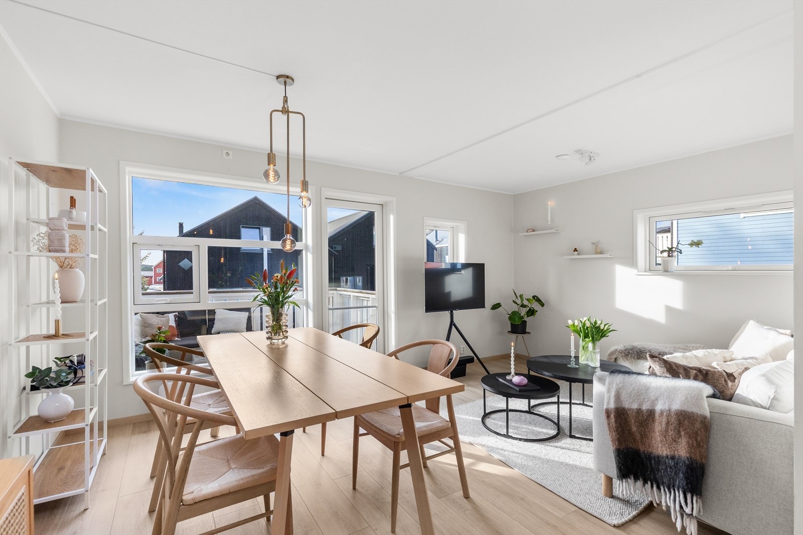 Det er foretatt en rekke oppgraderinger i 2021 og 2022 med nytt gulv, veggfornyer, innredning av loft og nytt kjøkken. Galleribilde