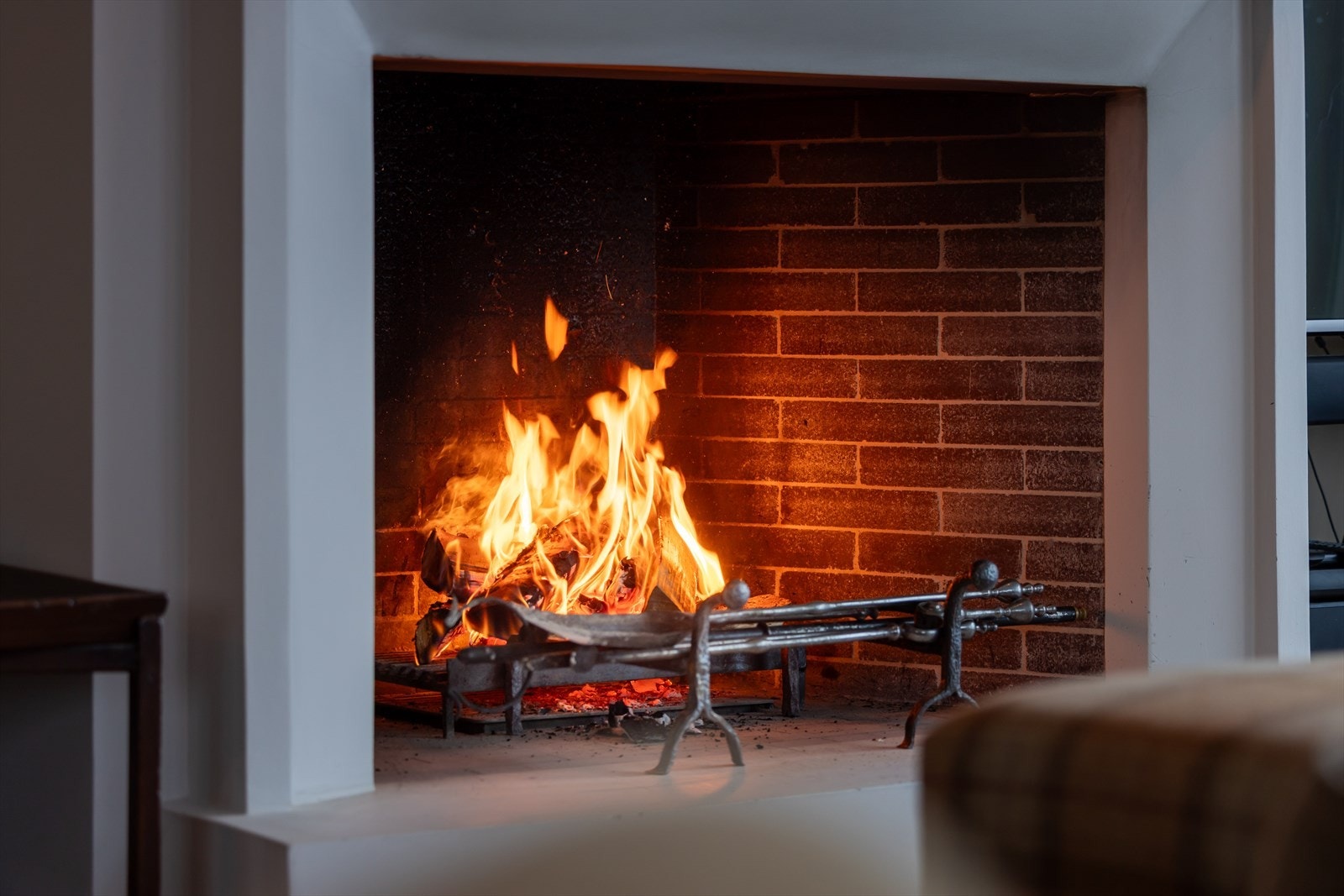 Klassisk ildsted som skaper en varm og innbydende atmosfære Galleribilde