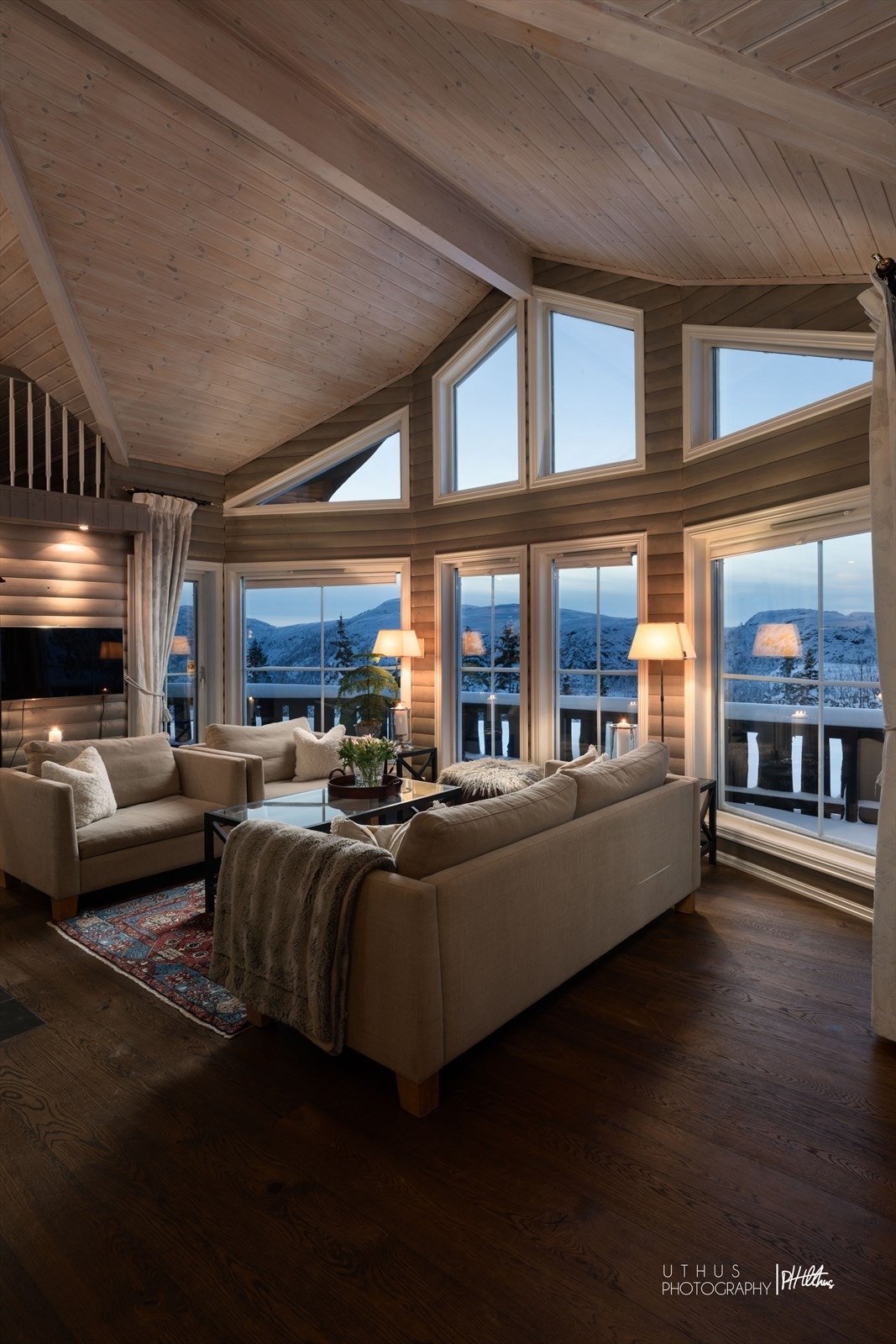 Stuen som sett ved skumring Galleribilde