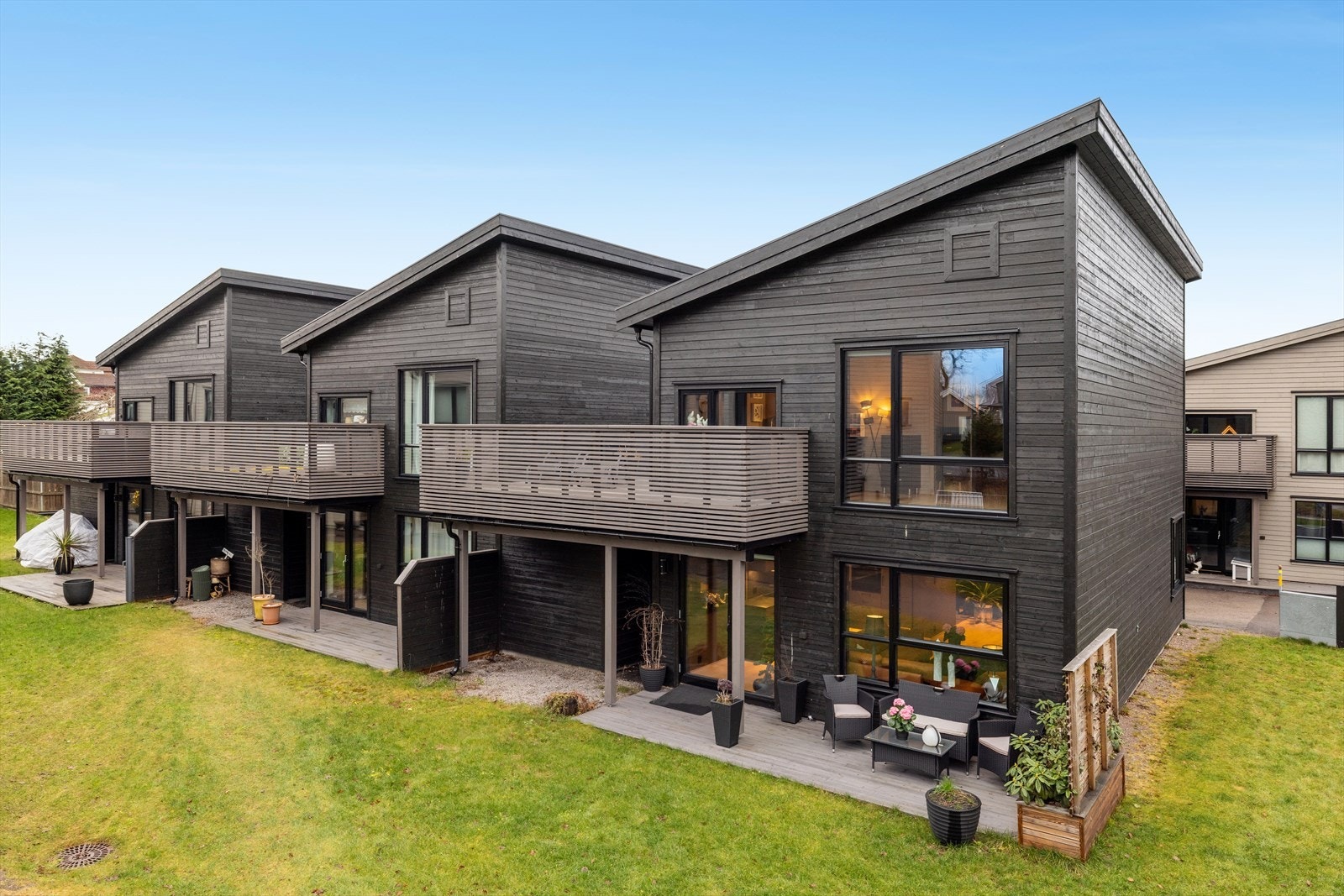 Hwer får du en leilighet i et nyere, rolig og meget barnevennlig boligområde på Gauterød/Linnom. Galleribilde