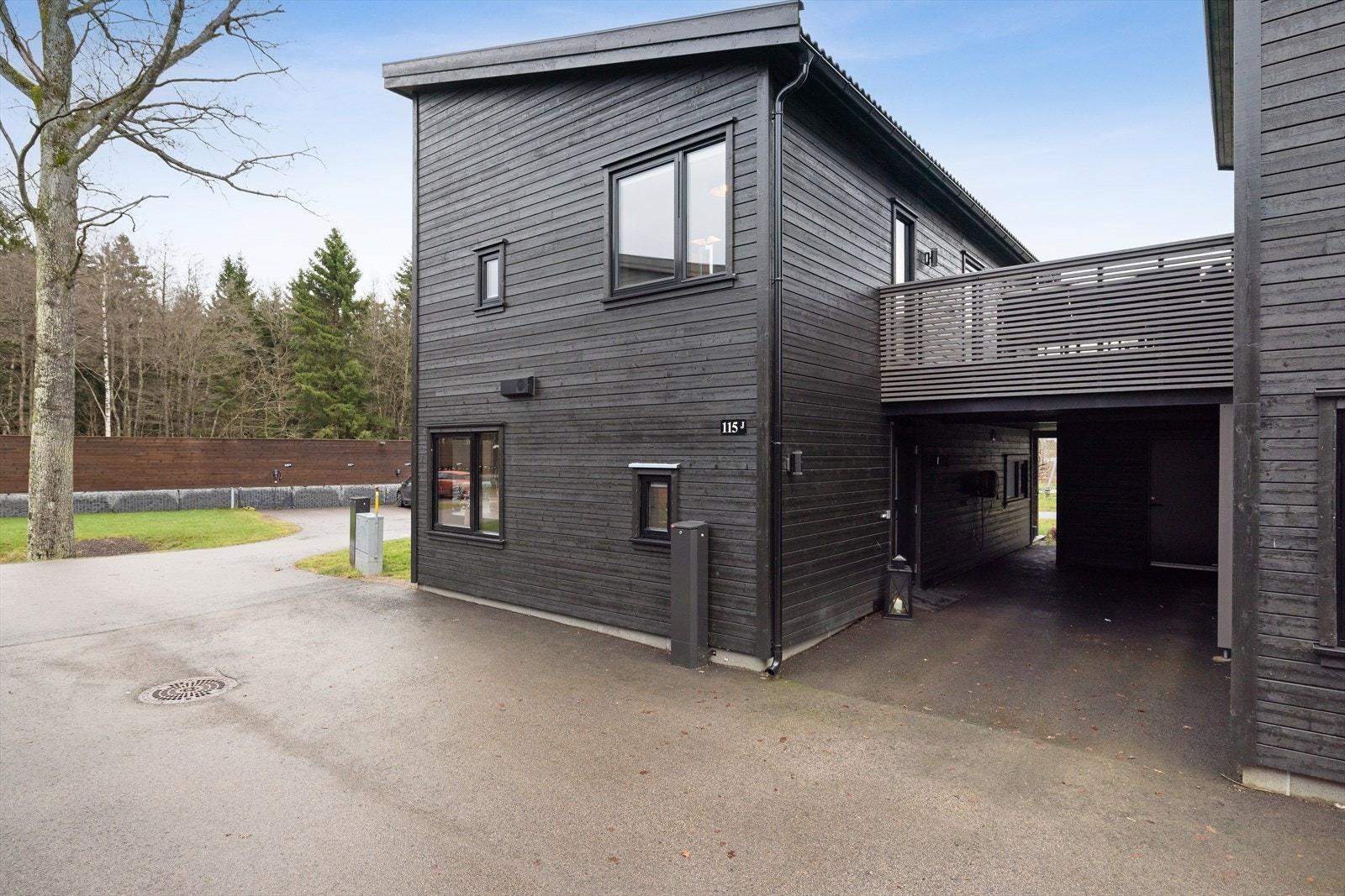 Velkommen til Gauterødveien 115 J! Her får du en moderne 3-roms leilighet som går over to plan bygd i 2022. Her er det fint å bo! Galleribilde