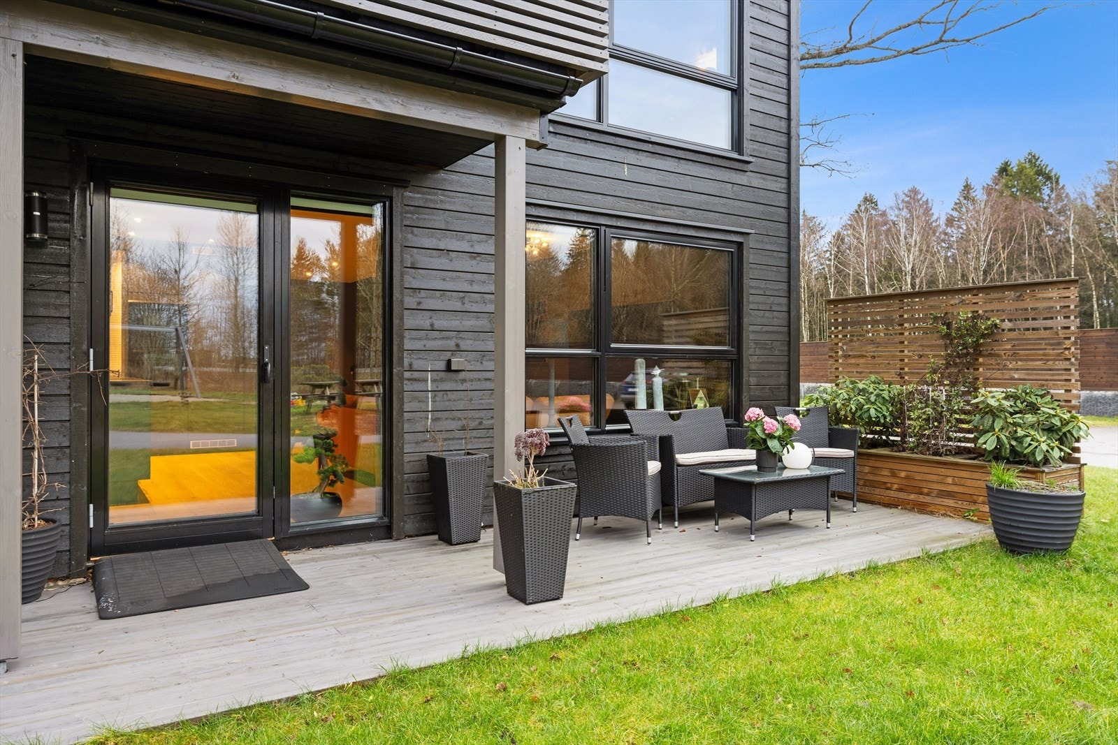 Flott uteplass til stor glede på gode og varme sommerdager. Galleribilde