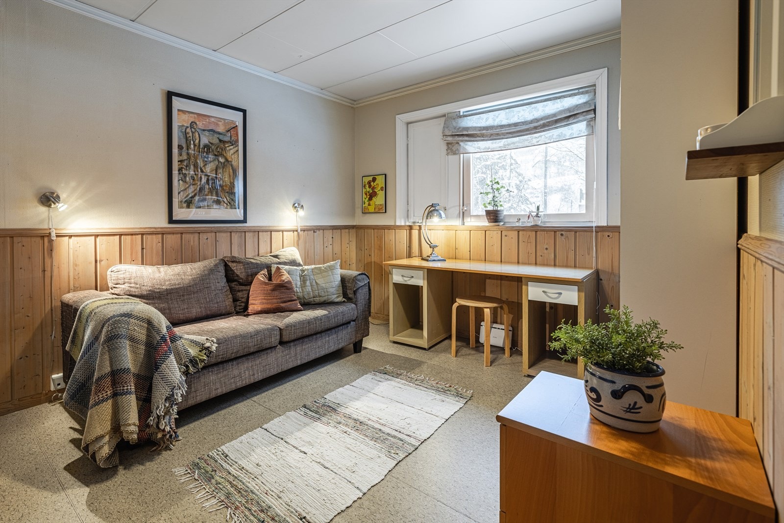 Romslig soverom/kontor på hovedplan. Galleribilde