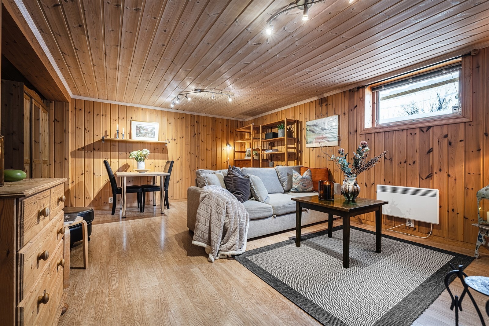 Stue i separat innredet del. Galleribilde