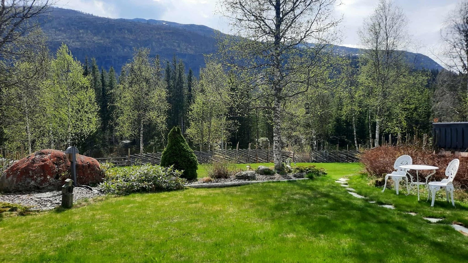 Selgers egne bilder: Sommerhagen. Galleribilde