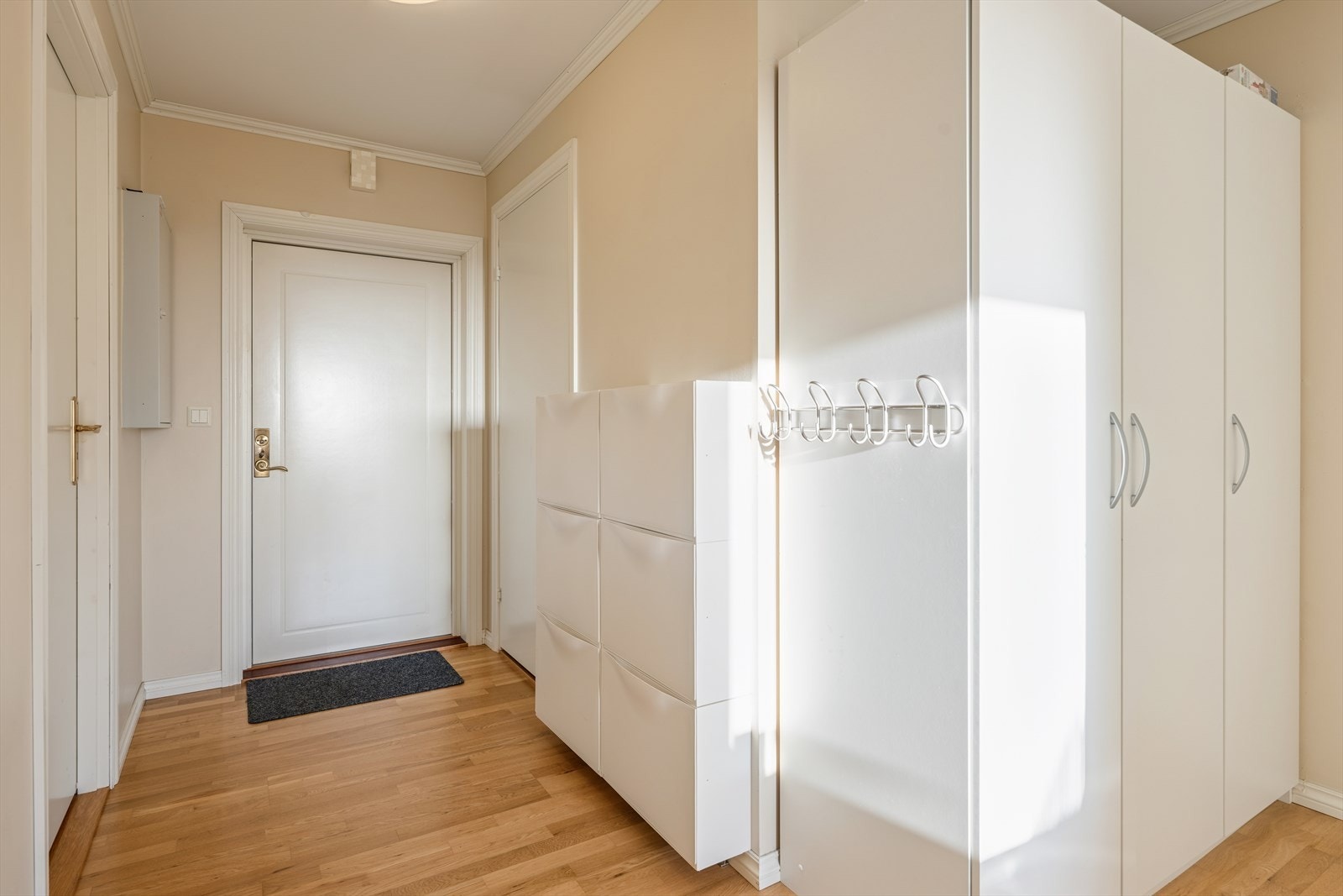 Velkommen inn! Lys og innbydende entré. Galleribilde