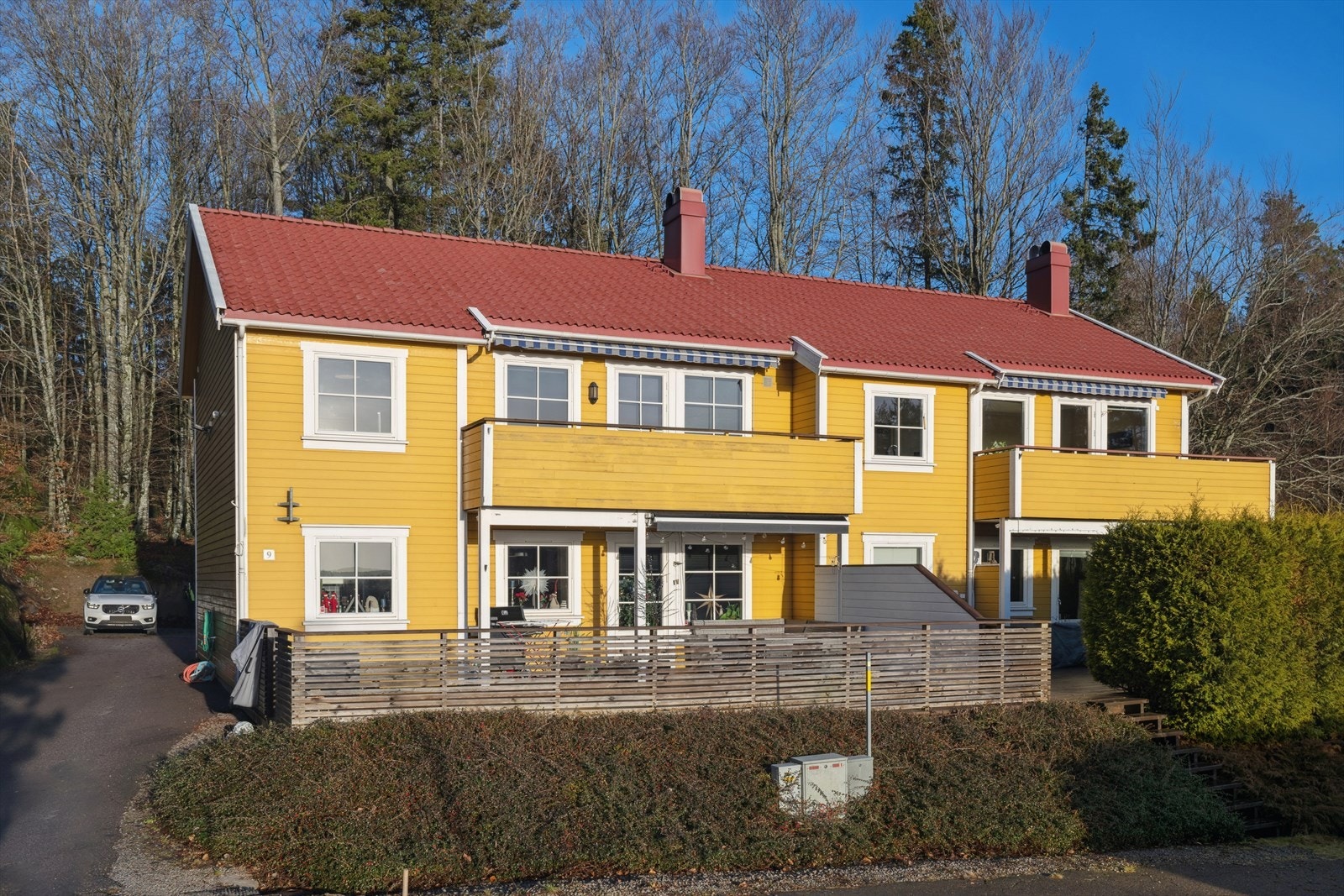 Her bor du i rolige, solrike og barnevennlige omgivelser. Det er trygge internveier for barna til skole og barnehage, felles lekeplasser og et stadig voksende nærområde. Galleribilde