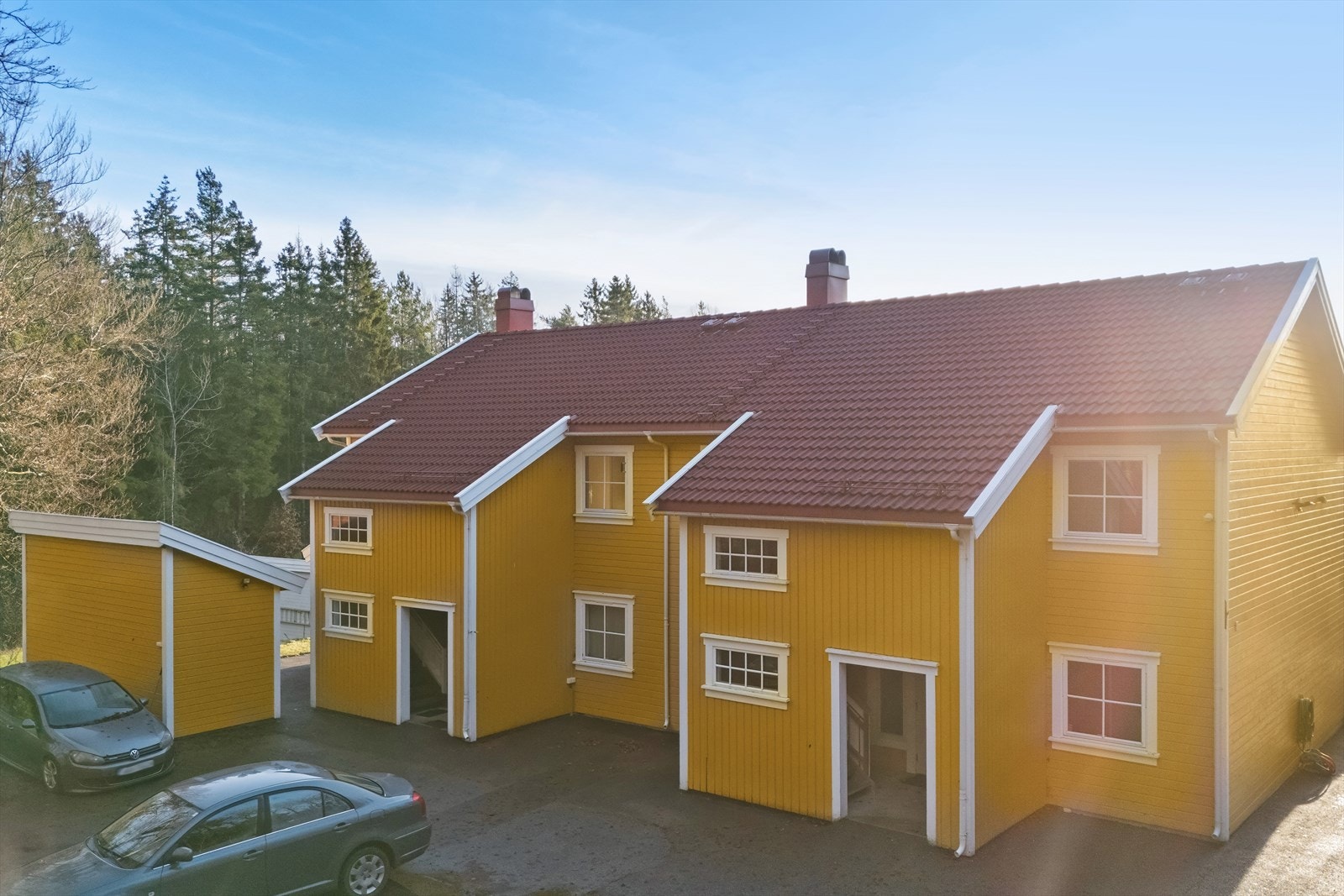 1 parkeringsplass på baksiden av huset medfølger. Galleribilde