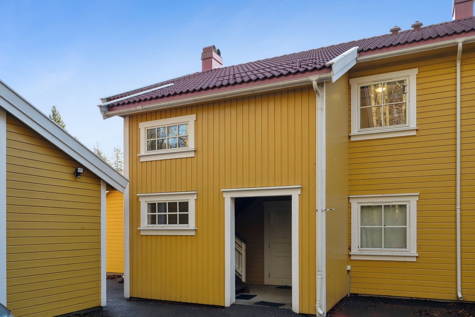 Overbygget inngangsparti i 1. etasje Galleribilde