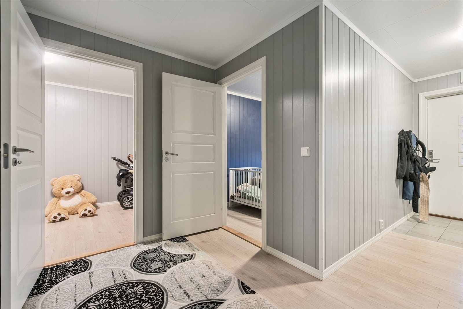 Hybelleiligheten har egen inngang og inneholder to soverom. Galleribilde