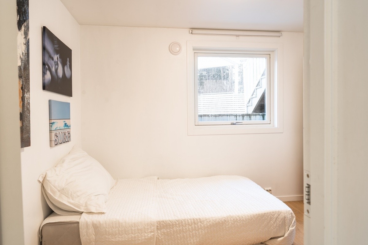 Soverom sett fra badet Galleribilde