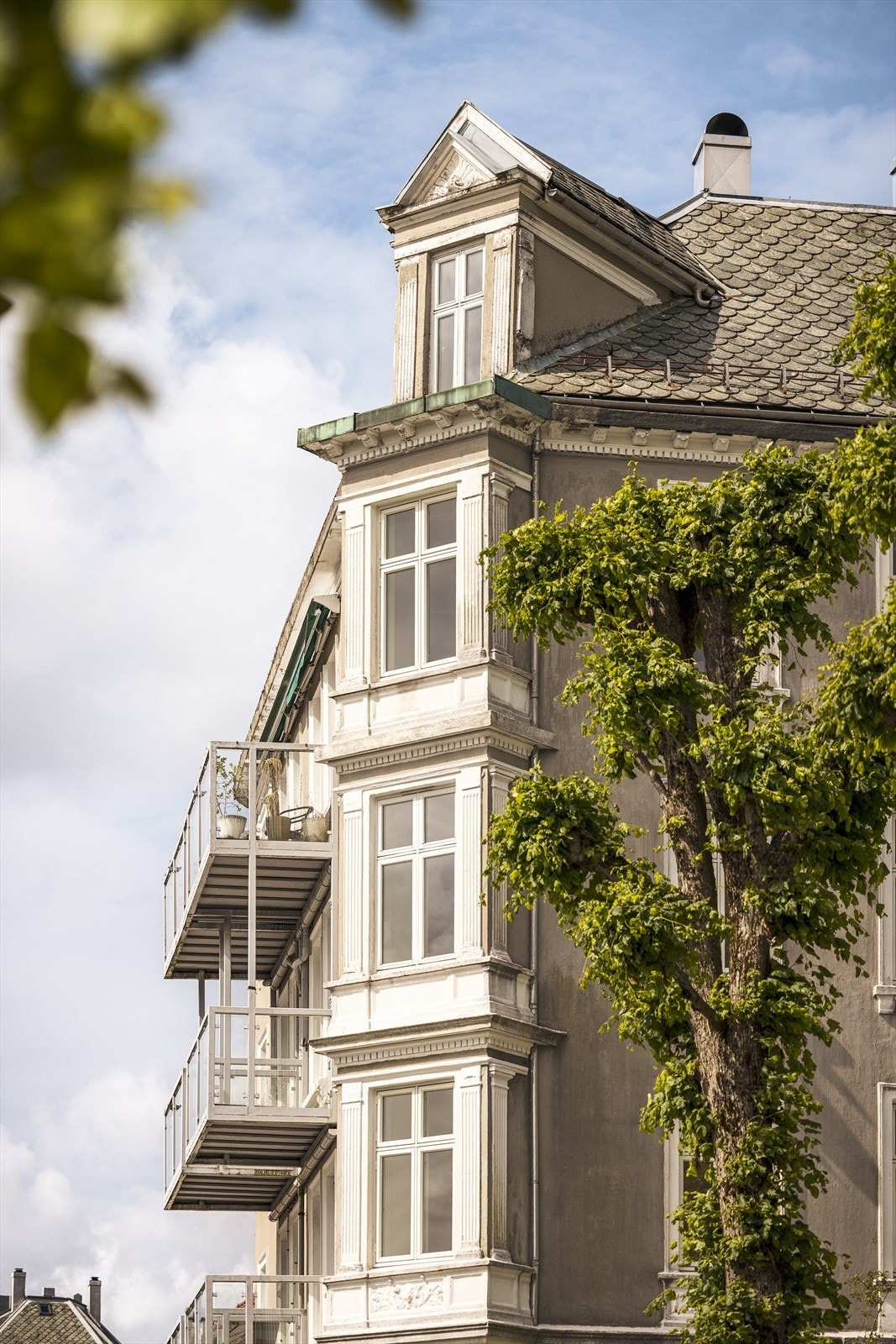 Klassisk murhus med flotte detaljer Galleribilde
