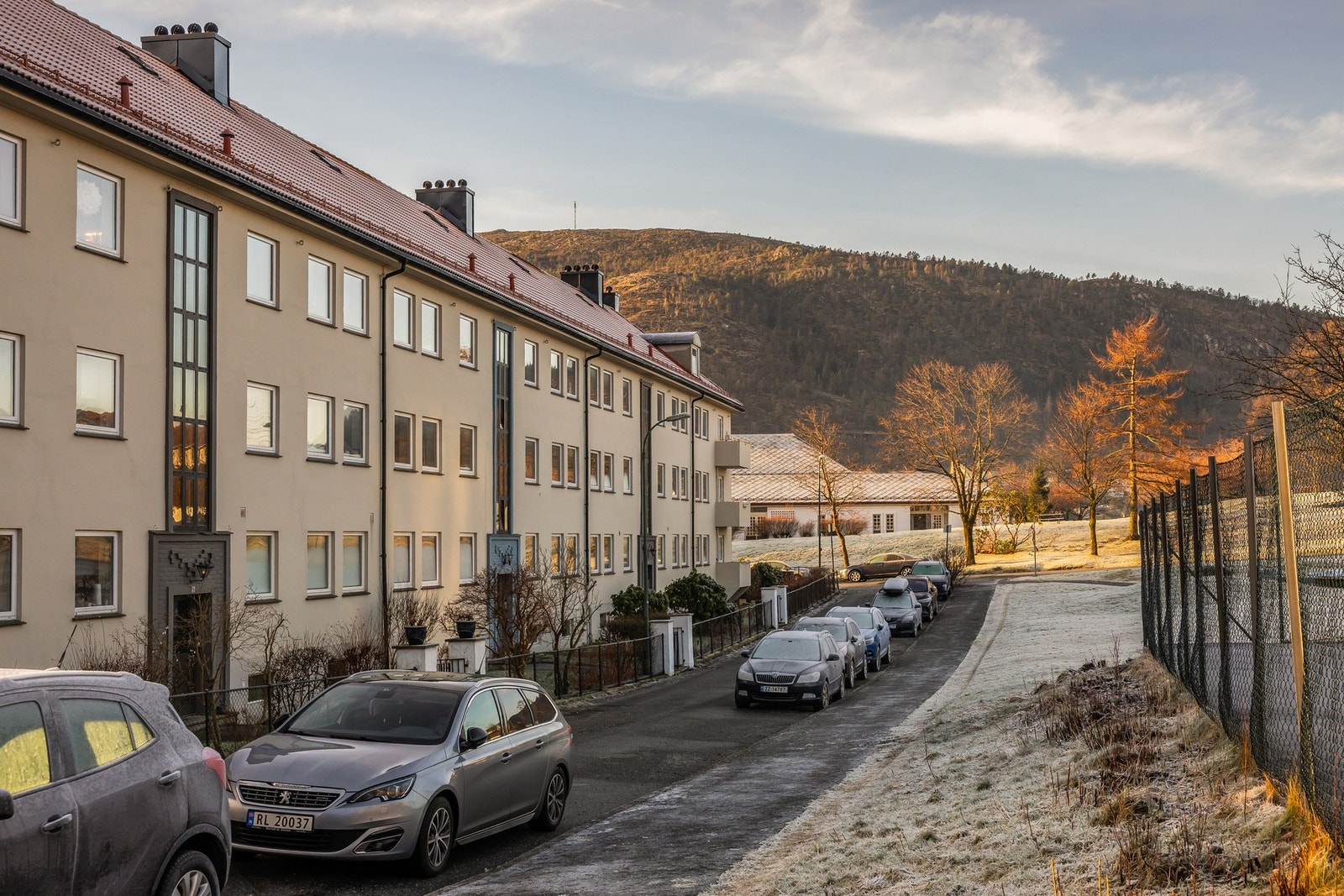 Det er soneparkering i området. Gjeldene sone for denne leiligheten er sone 30. Galleribilde