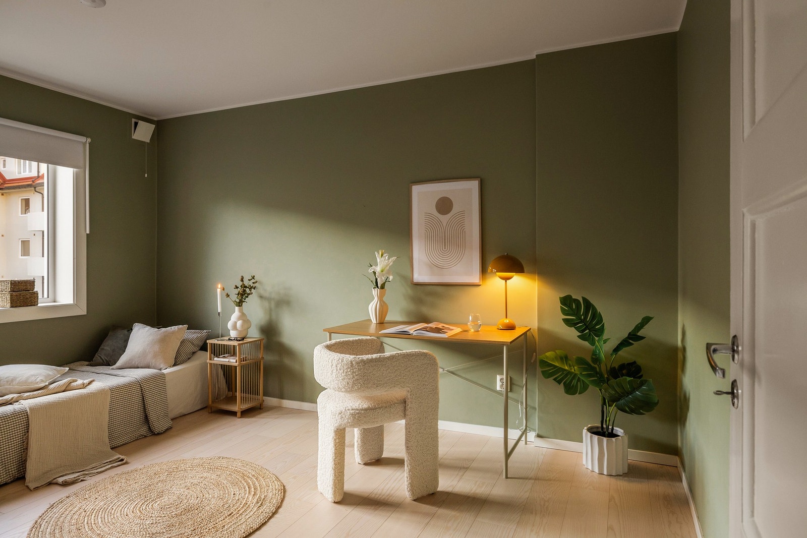 Det er også god plass til skrivepult og garderobeløsning. Galleribilde