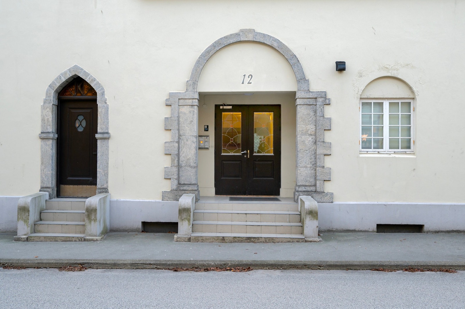 Klassisk inngangsparti som sikrer et godt førsteinntrykk. Galleribilde