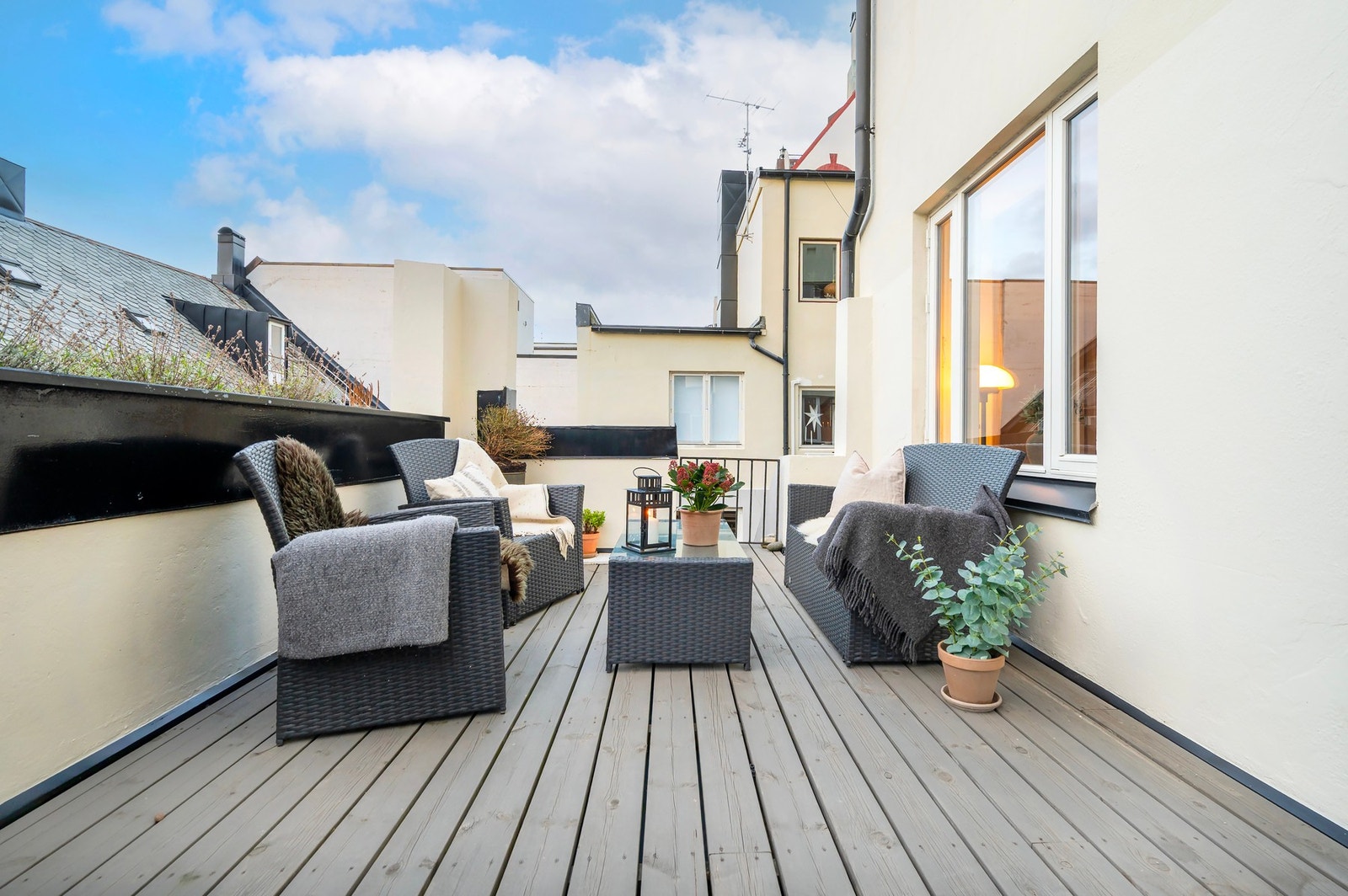 Her har du god plass til plassering av ønskelig utemøblement! Galleribilde