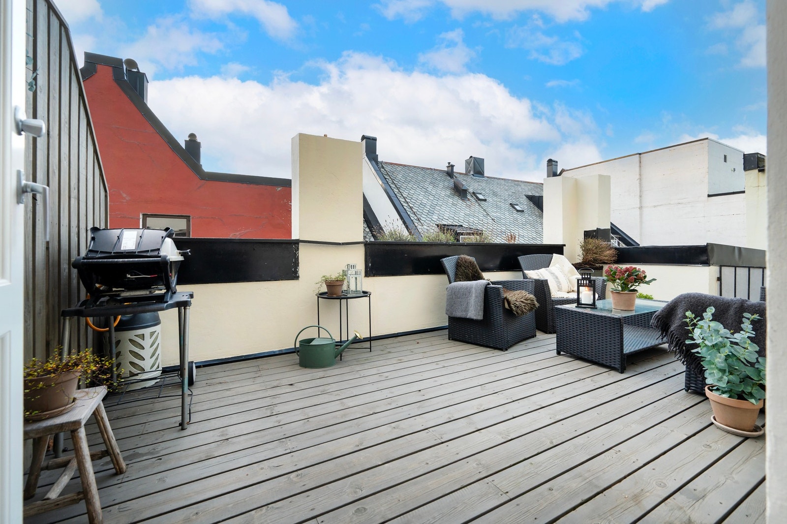 Verandaen har et areal på ca.15 m² og gir god plass til hagemøbler og grill. Galleribilde